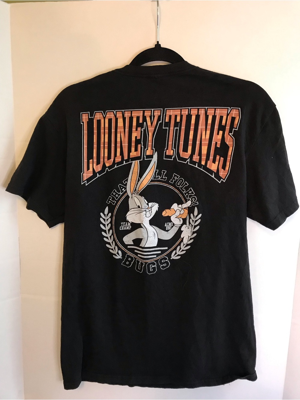 Warner Bros. Looney Tunes Bugs Bunny black T-shirt size medium - Picture 3 of 3
